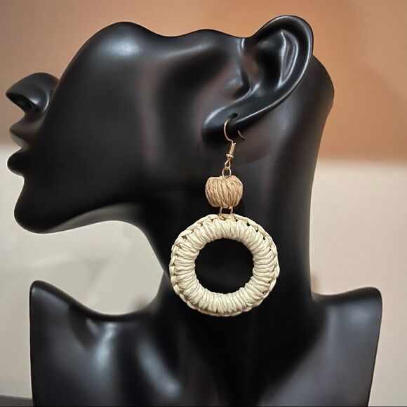 3/$25❗️Rattan Round Drop Earrings - Picture 3 of 3